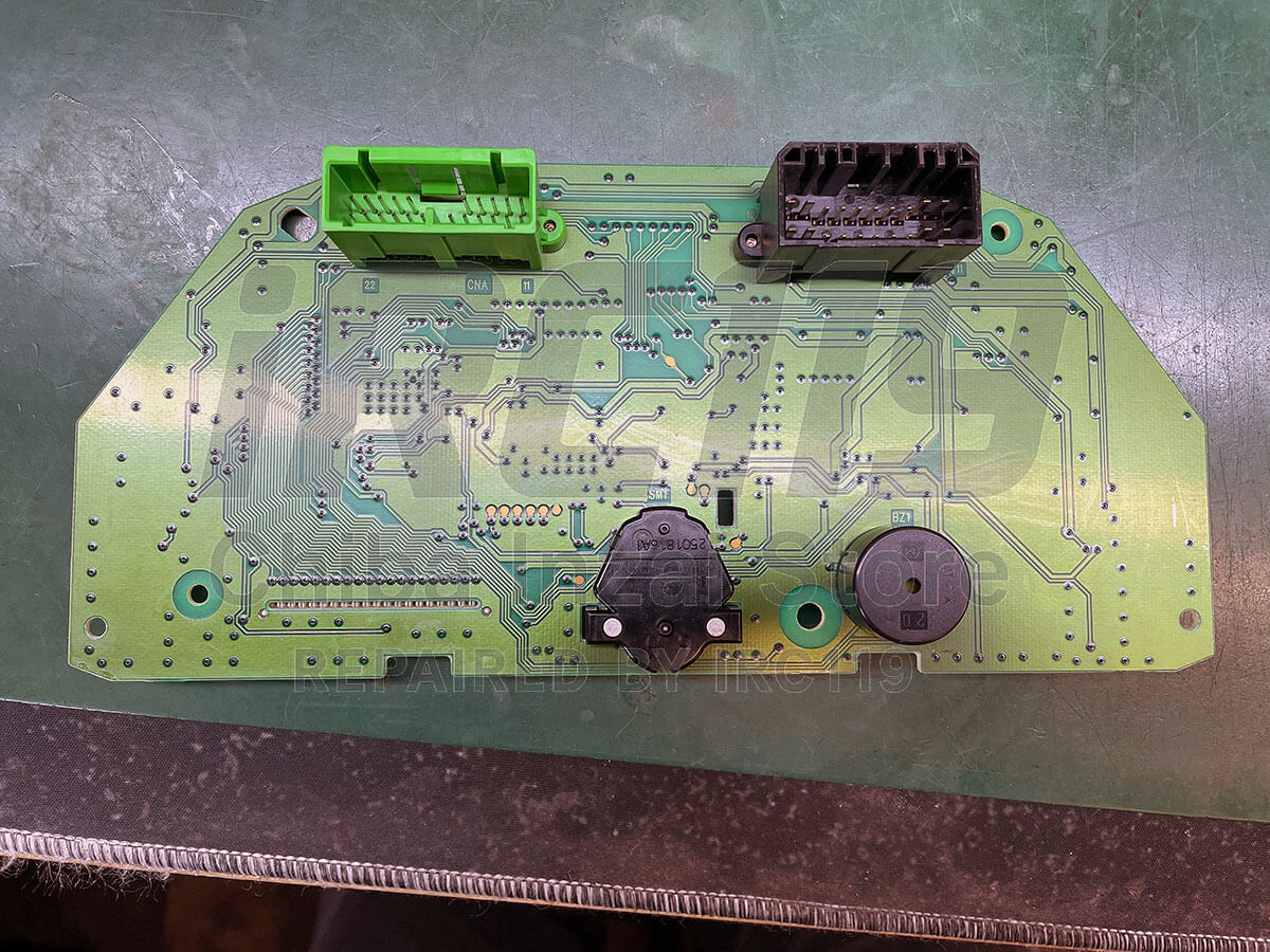 スピードメーター基板背面