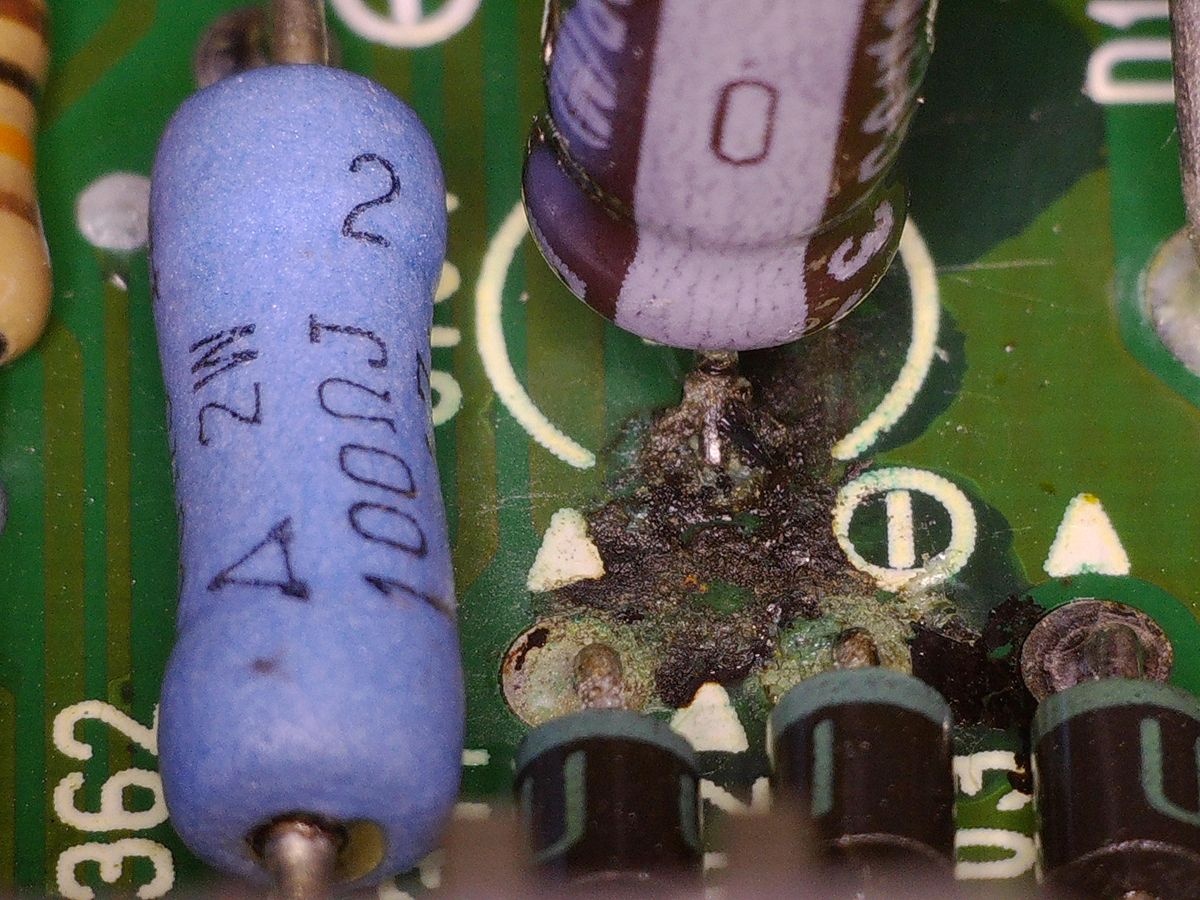 JZX81 ECU基板 コンデンサ液漏れによる腐食
